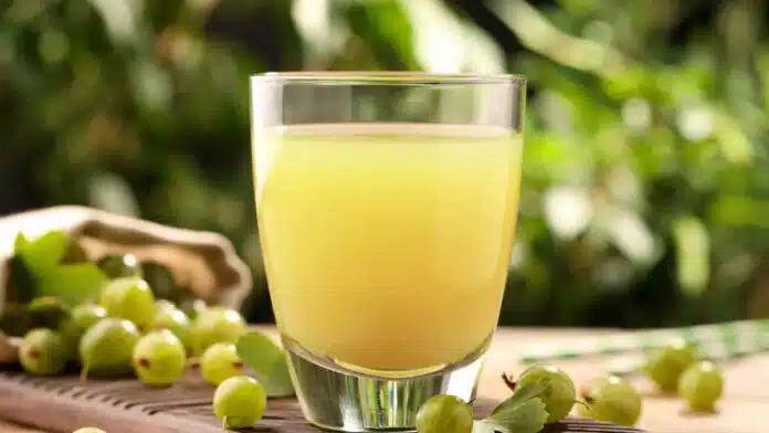 6 benefits of drinking Amla and Ginger juice every morning