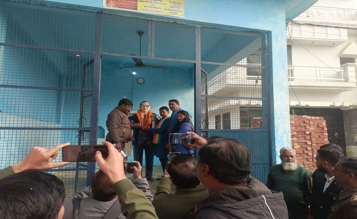 Garland was offered at the statue of Baba Bhimrao Ambedkar in Sambhal, UP