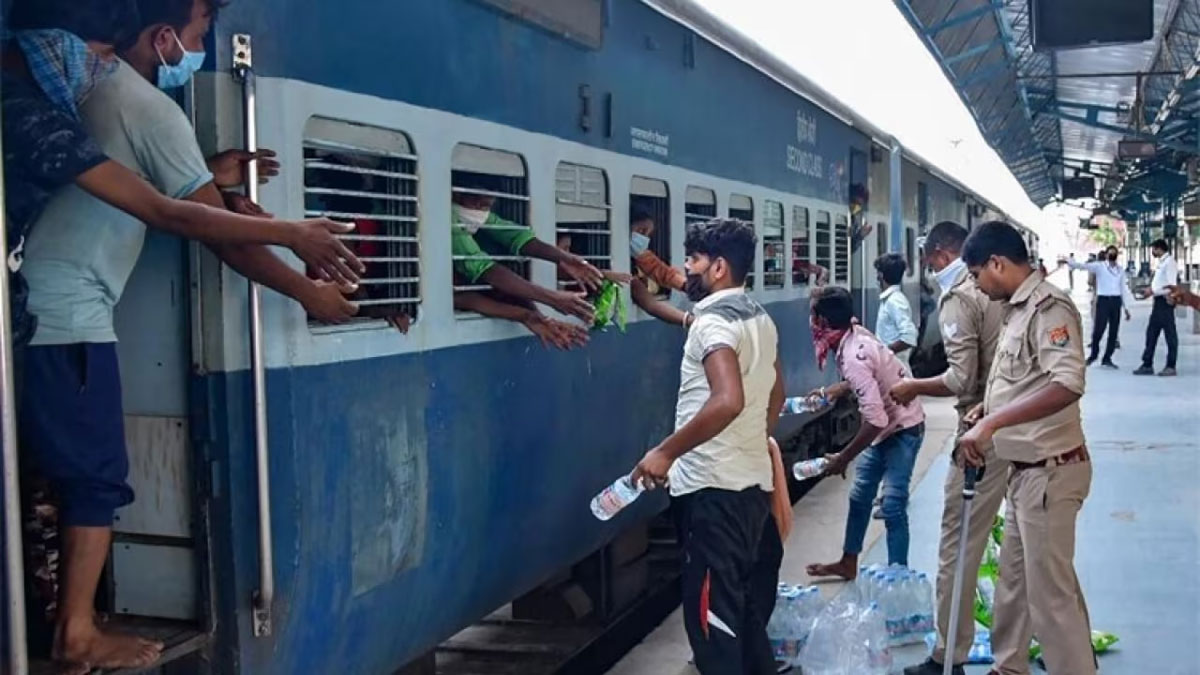 Central Railway will run 48 special trains in Mumbai, Pune and Kochuveli for Christmas and New Year, starting from