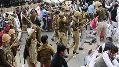 Clash between police and Congress leaders outside party office in Lucknow