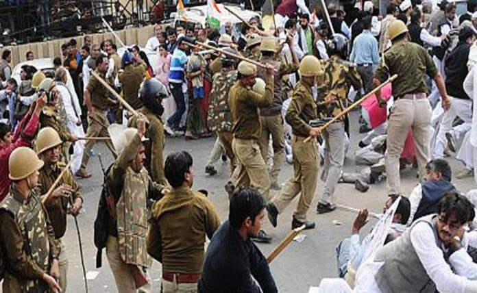 Clash between police and Congress leaders outside party office in Lucknow