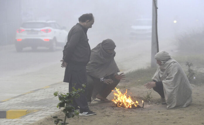 Cold wave, dense fog in Delhi, UP, MP and Haryana