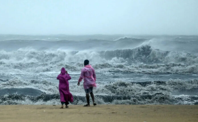 Cyclone Fengal weakened, 3 people died in Chennai, Army started rescue operation in flood-hit Puducherry.