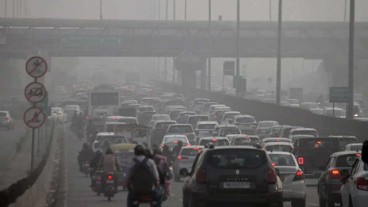 Temperature reaches 5.9 degrees Celsius in Delhi, air quality 'severe' for the second day