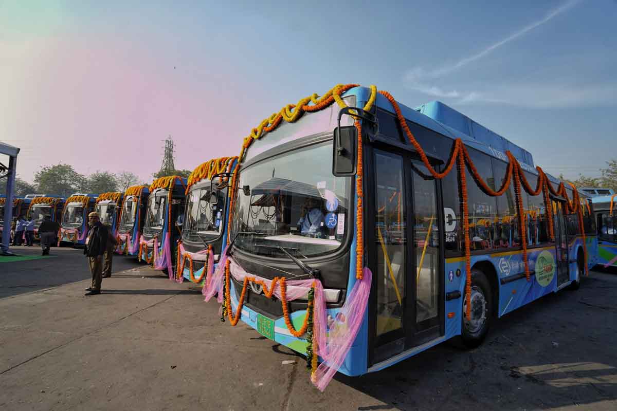 Delhi CM Atishi inspected the Mohalla bus services