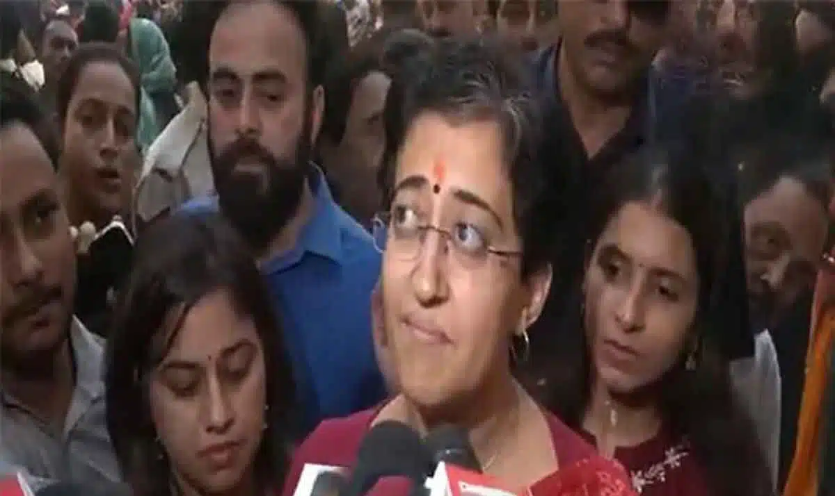 Delhi CM Atishi inspected the Mohalla bus services