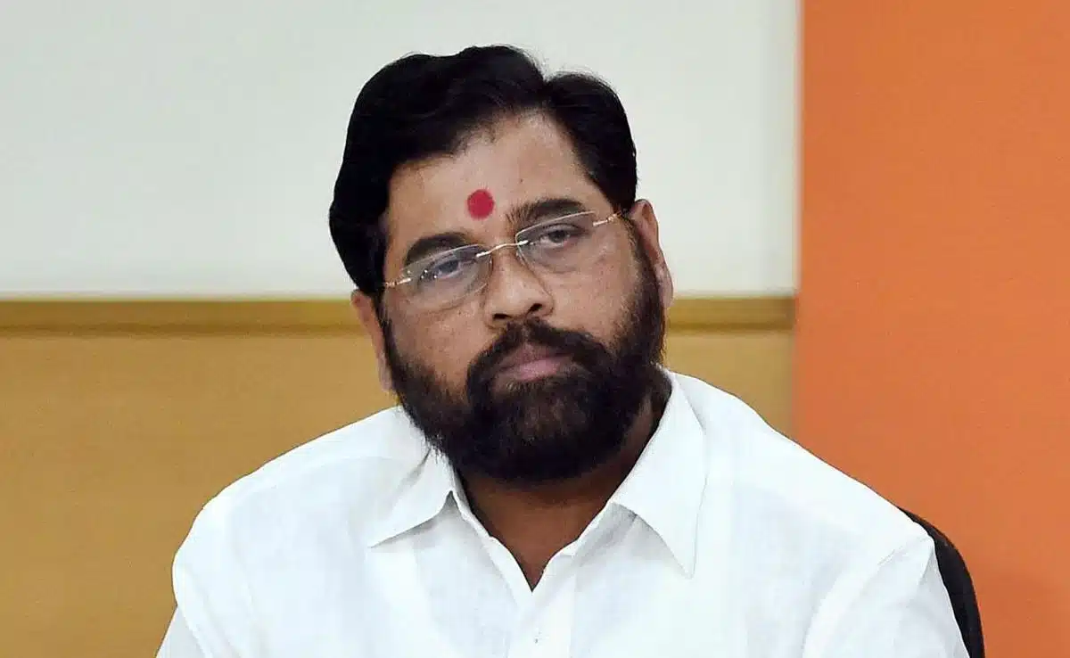 Devendra Fadnavis called Eknath Shinde and inquired about his health: Sources