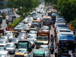 Heavy traffic jam on Delhi-Noida border before farmers' protest march, barricades installed