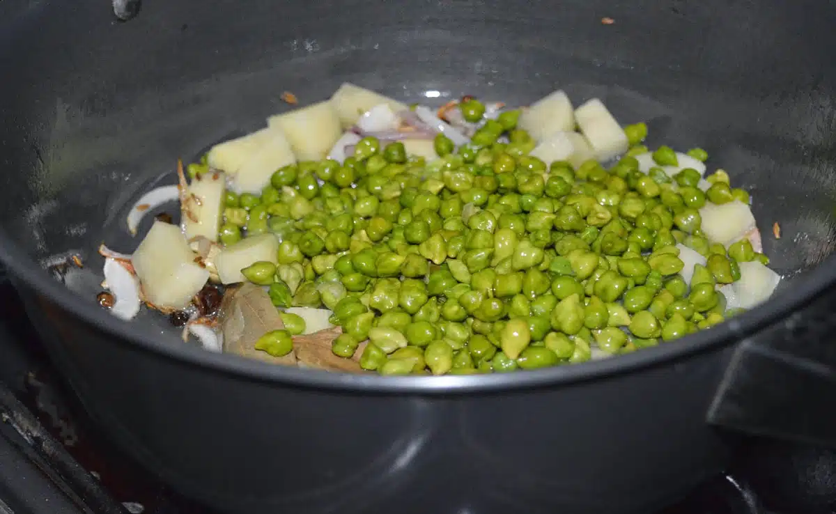 Green Chana Pulao: Must try this healthy pulao this winter