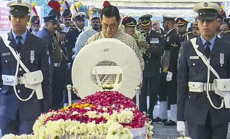 King of Bhutan and Foreign Minister of Mauritius attend the funeral of former PM Manmohan Singh