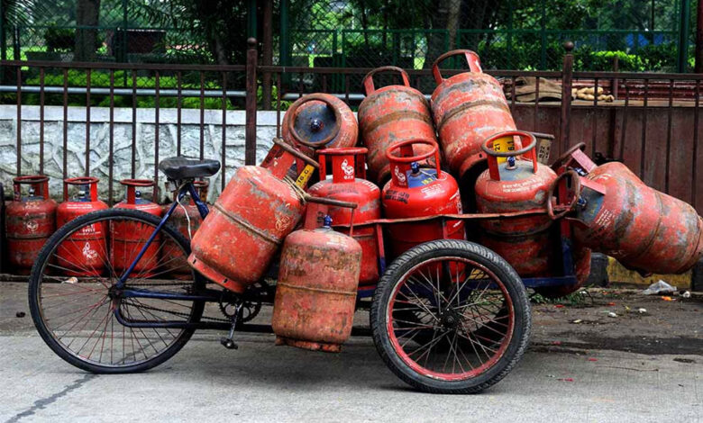 Commercial LPG cylinder prices increased by Rs 16.5
