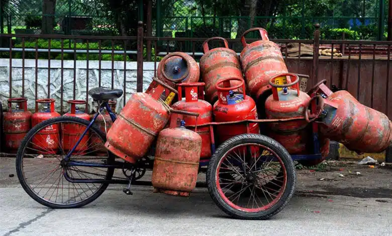 Commercial LPG cylinder prices increased by Rs 16.5