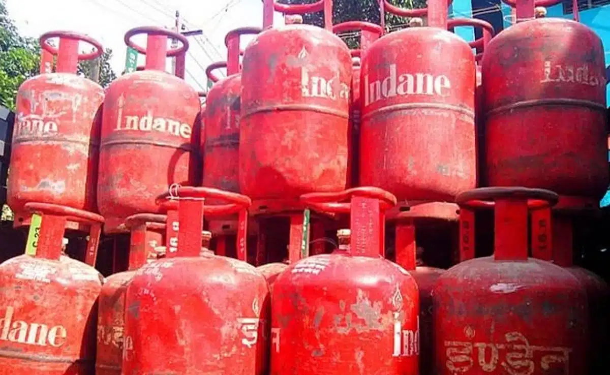 Commercial LPG cylinder prices increased by Rs 16.5