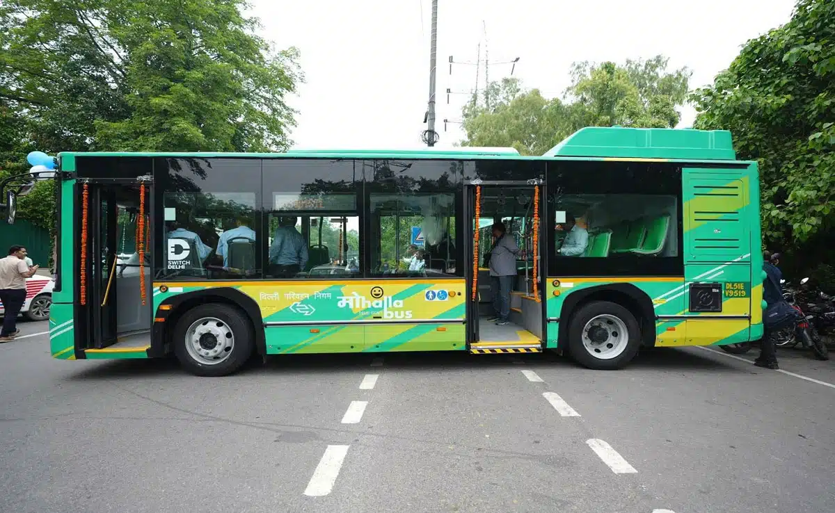 Delhi Chief Minister Atishi inspected 150 mohalla buses