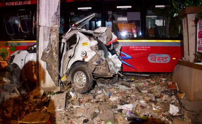 Uncontrolled bus hits pedestrians and vehicles in Mumbai's Kurla, 7 killed, 49 injured