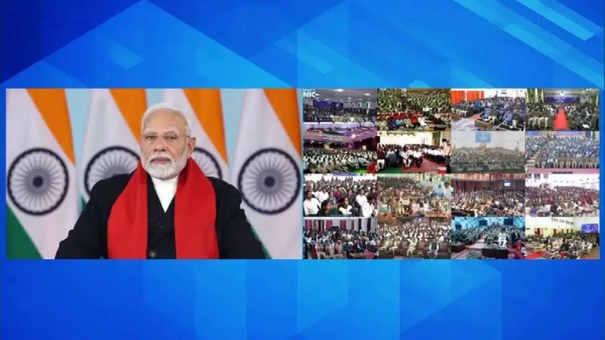 PM Modi 4 PM Modi distributed 71 thousand appointment letters in the employment fair.