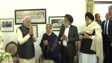 PM Modi pays tribute to Manmohan Singh at his Delhi residence