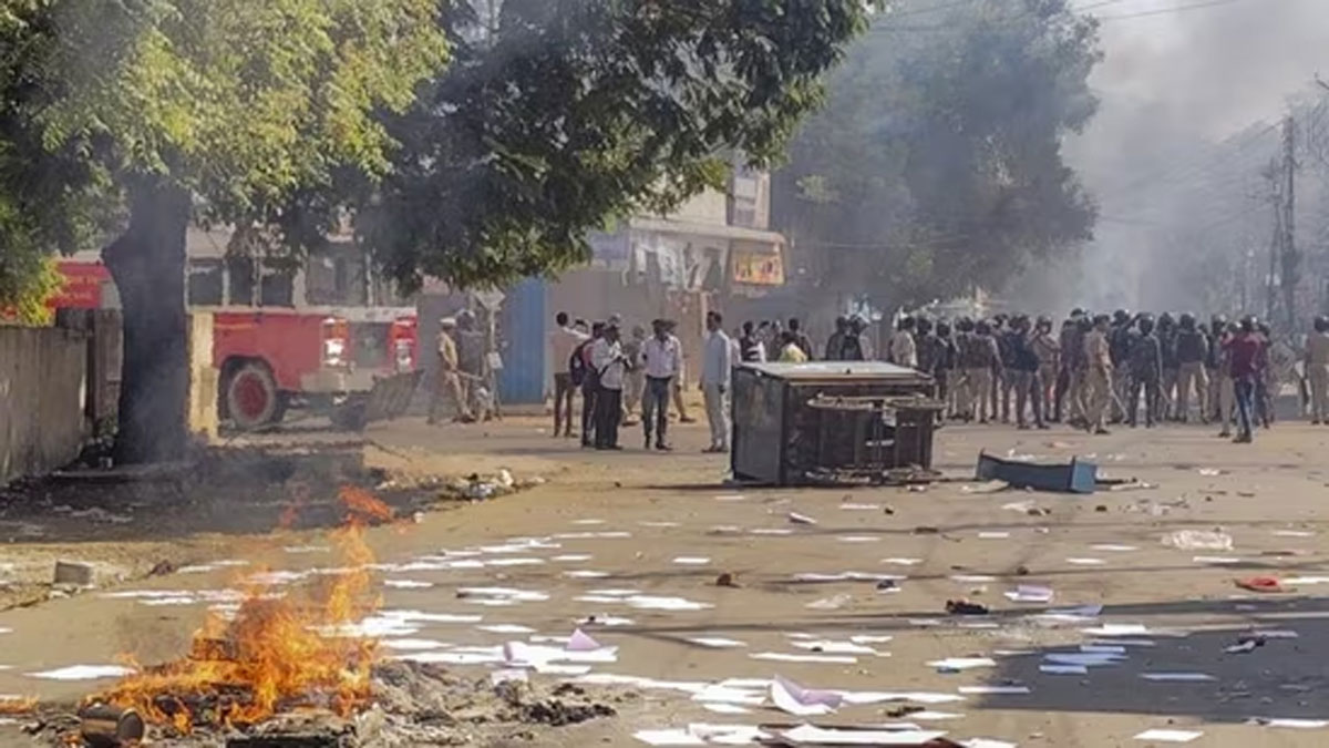 Police in action after riots in Parbhani, Maharashtra, 40 people involved in violence arrested