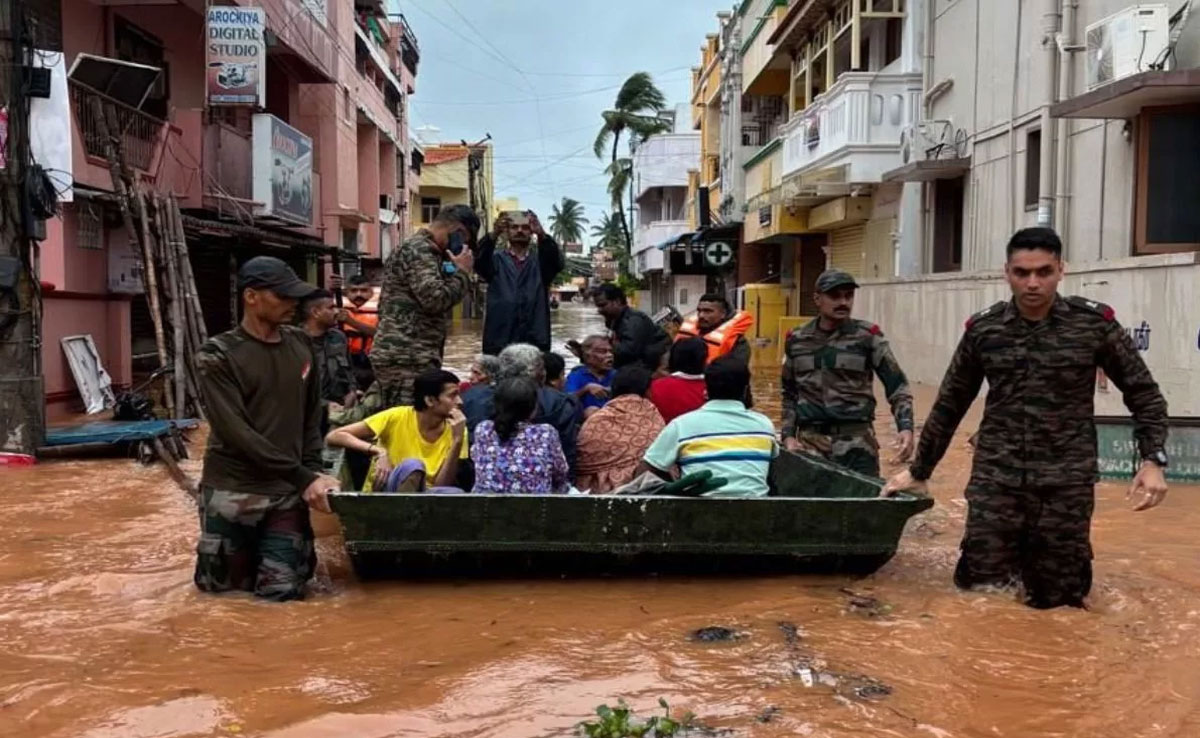 Cyclone Fengal weakened, 3 people died in Chennai, Army started rescue operation in flood-hit Puducherry.