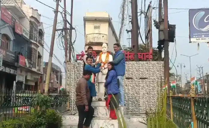 Garland was offered at the statue of Baba Bhimrao Ambedkar in Sambhal, UP