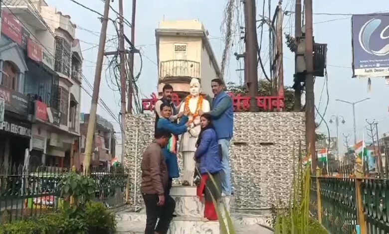 Garland was offered at the statue of Baba Bhimrao Ambedkar in Sambhal, UP