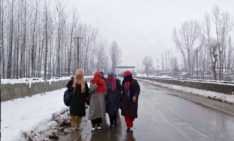 Srinagar recorded the coldest night of the season, minimum temperature was -5.4 degrees Celsius.