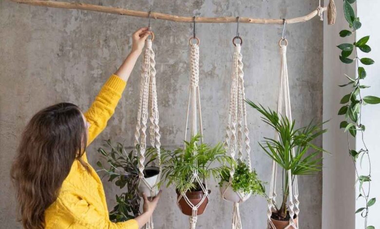Step-by-step guide to making a macrame plant hanger