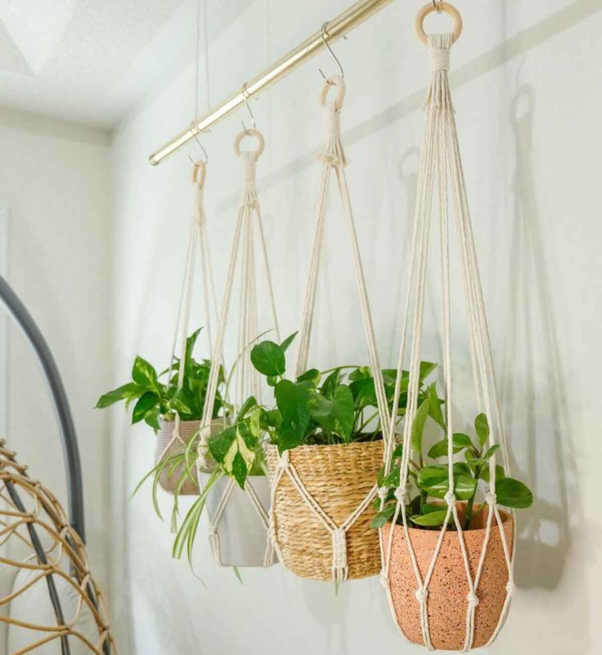 Step-by-step guide to making a macrame plant hanger