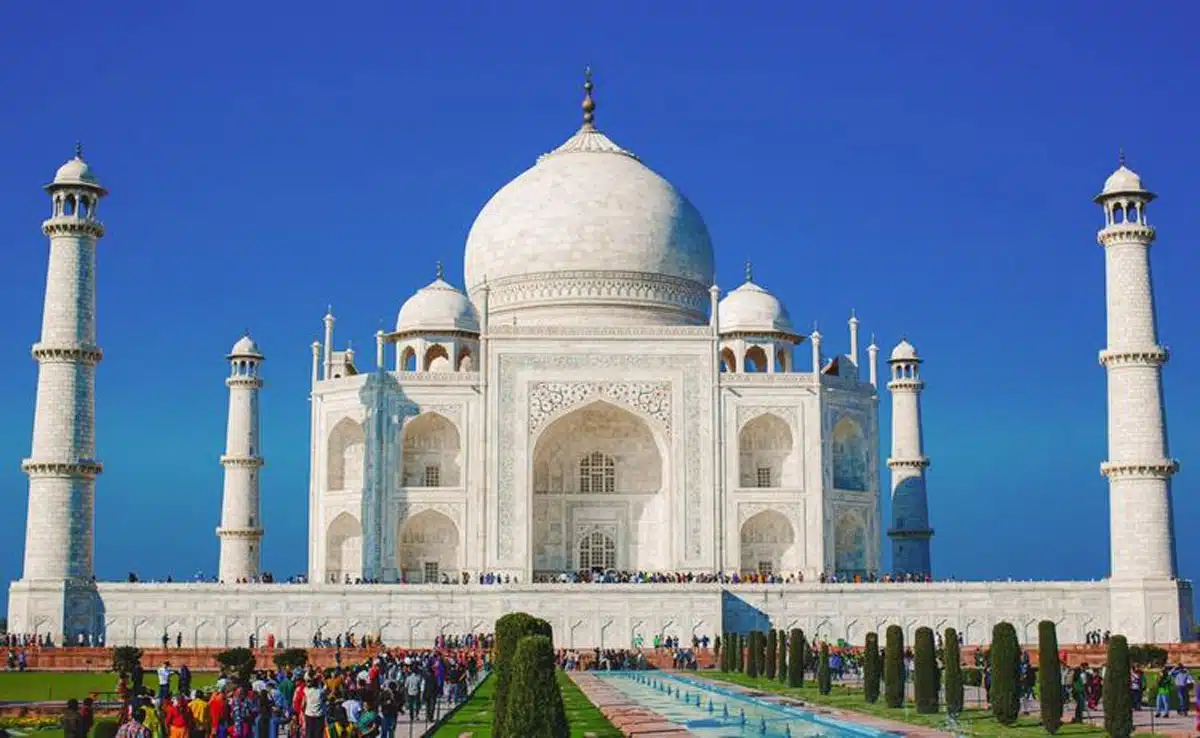 Taj Mahal received bomb threat, Agra police searched the monument