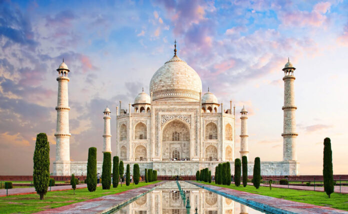 Taj Mahal received bomb threat, Agra police searched the monument