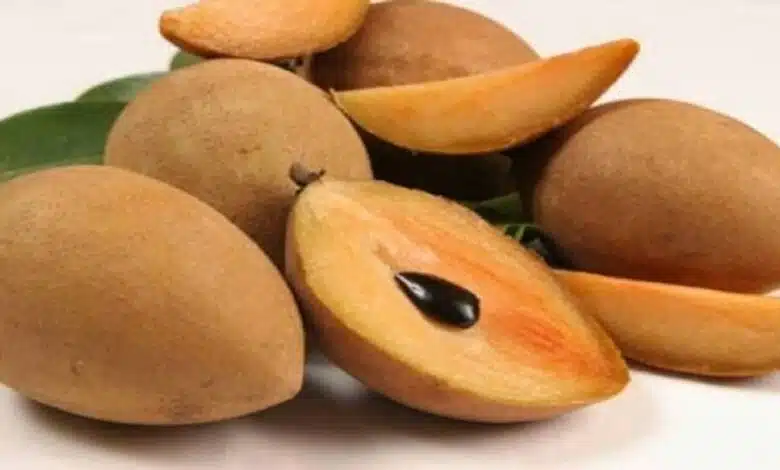 Which vitamin is present in Chiku