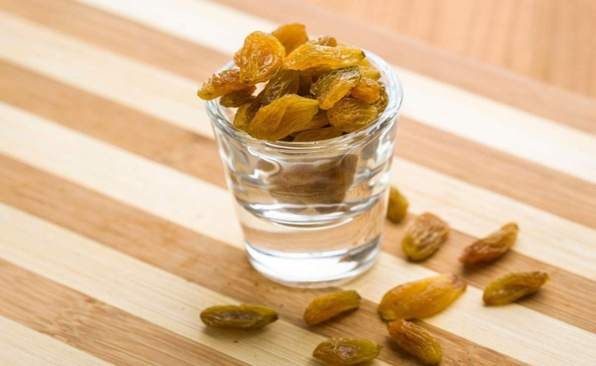 Know the benefits of drinking Raisin water on an empty stomach in the morning