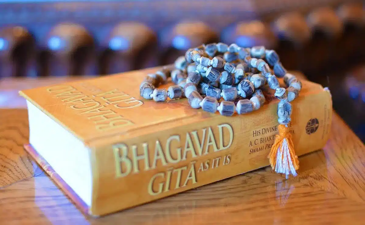 5 Life Lessons From Bhagavad Gita That Will Free You From Overthinking