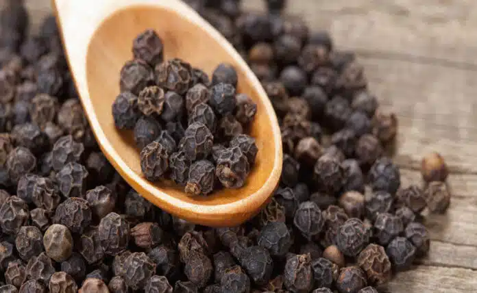 Health Benefits of Eating Black Pepper Regularly