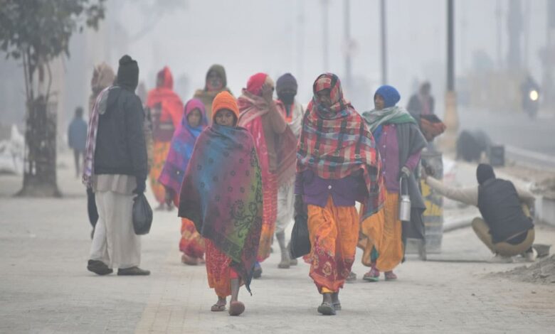 Shivering cold hits Delhi, temperature is continuously decreasing