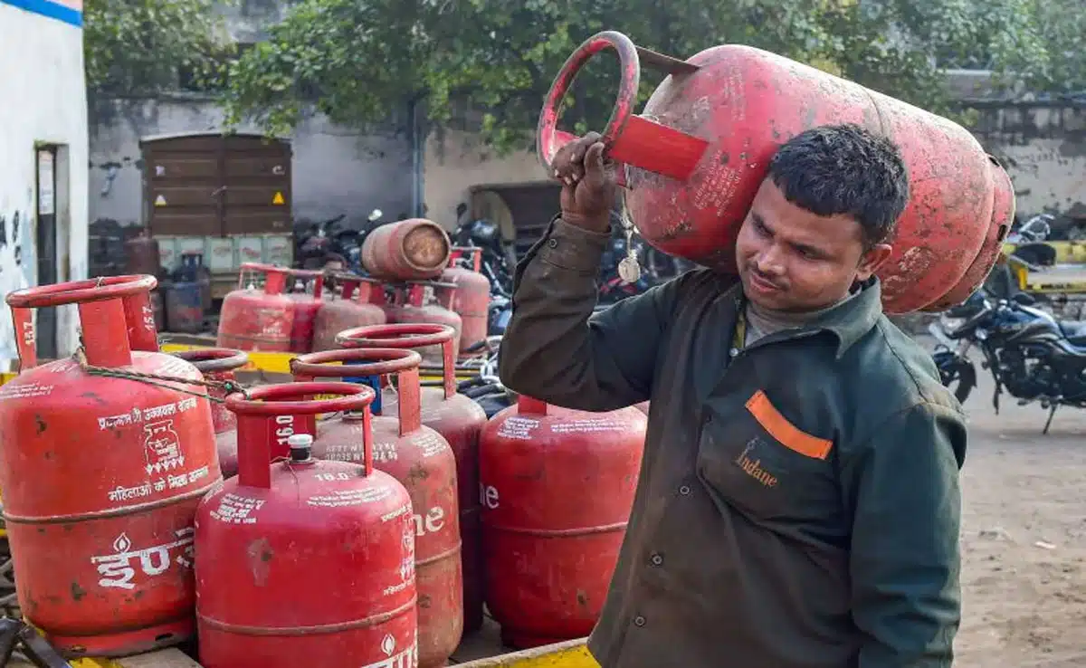 Commercial LPG cylinder prices increased by Rs 16.5