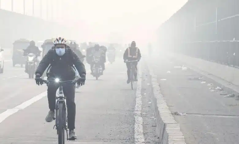 Visibility reduced due to fog in Delhi on Christmas; Trains delayed, airport issues travel advisory