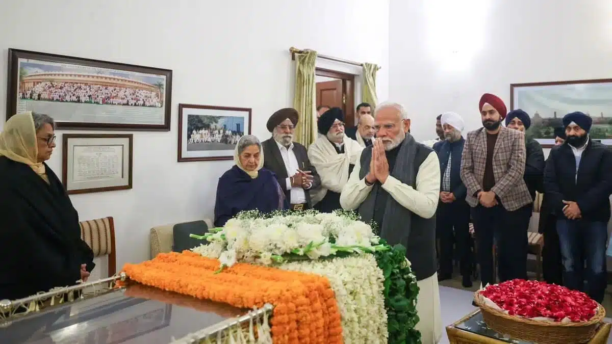 
King of Bhutan and Foreign Minister of Mauritius attend the funeral of former PM Manmohan Singh