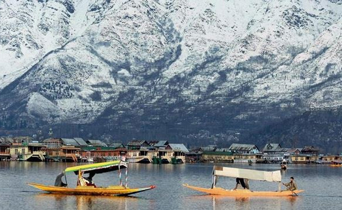 Srinagar recorded the coldest night of the season, minimum temperature was -5.4 degrees Celsius.