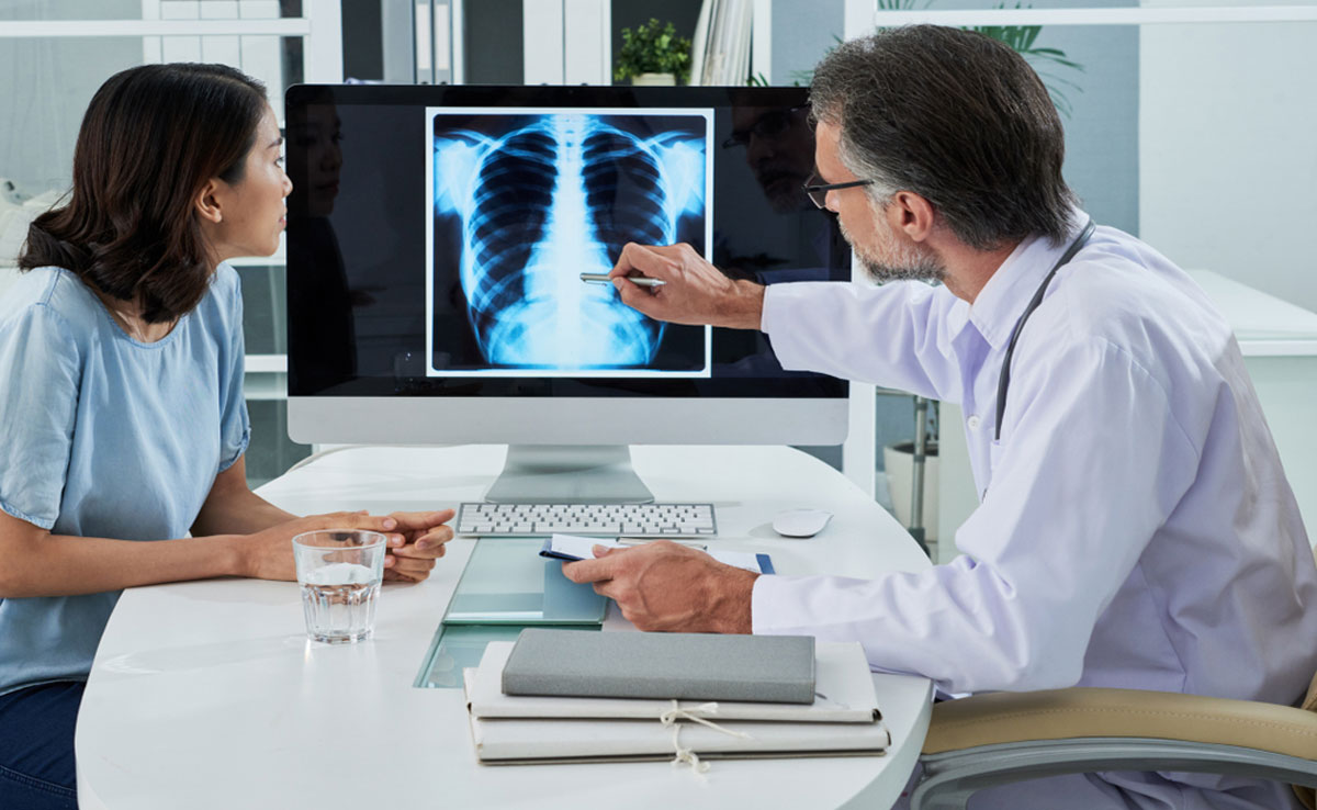 What are the main risk factors for Lung Cancer and how is it treated?