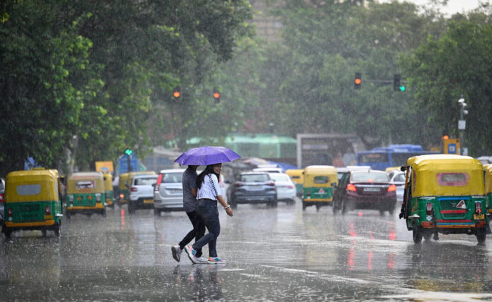 Delhi Weather Update: Light rain in the national capital, IMD predicts more rain