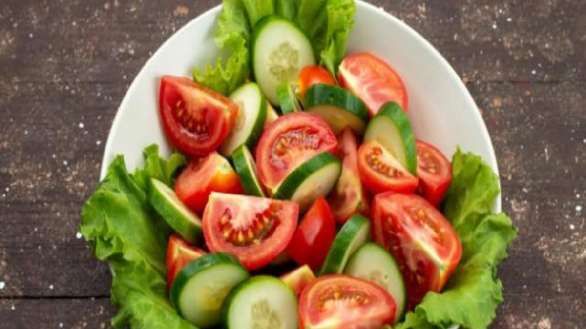 Benefits of eating salad and what type of salad should we make and eat