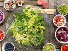 Benefits of eating salad and what type of salad should we make and eat