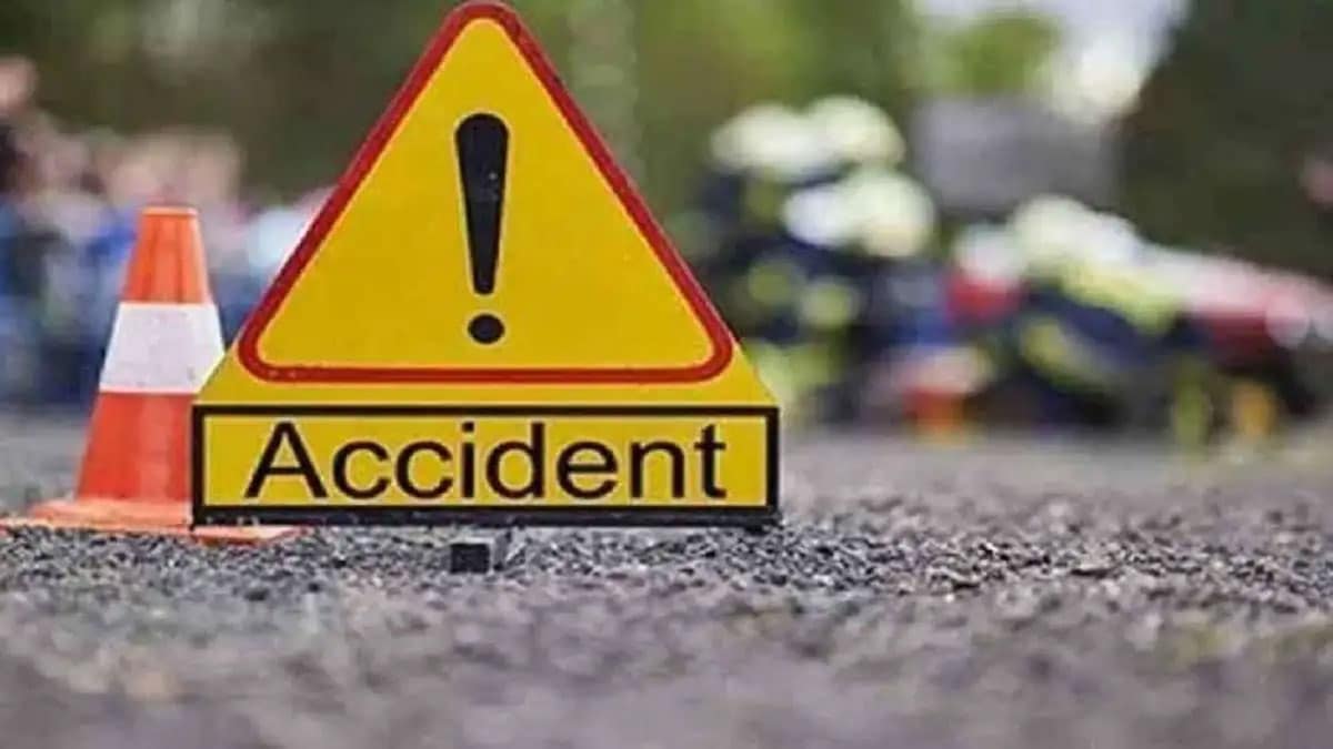 Karnataka: 9 people killed in collision between vegetable truck and tripper in Uttara Kannada district