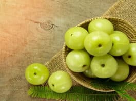 Amla is beneficial in controlling diabetes, know how to consume it