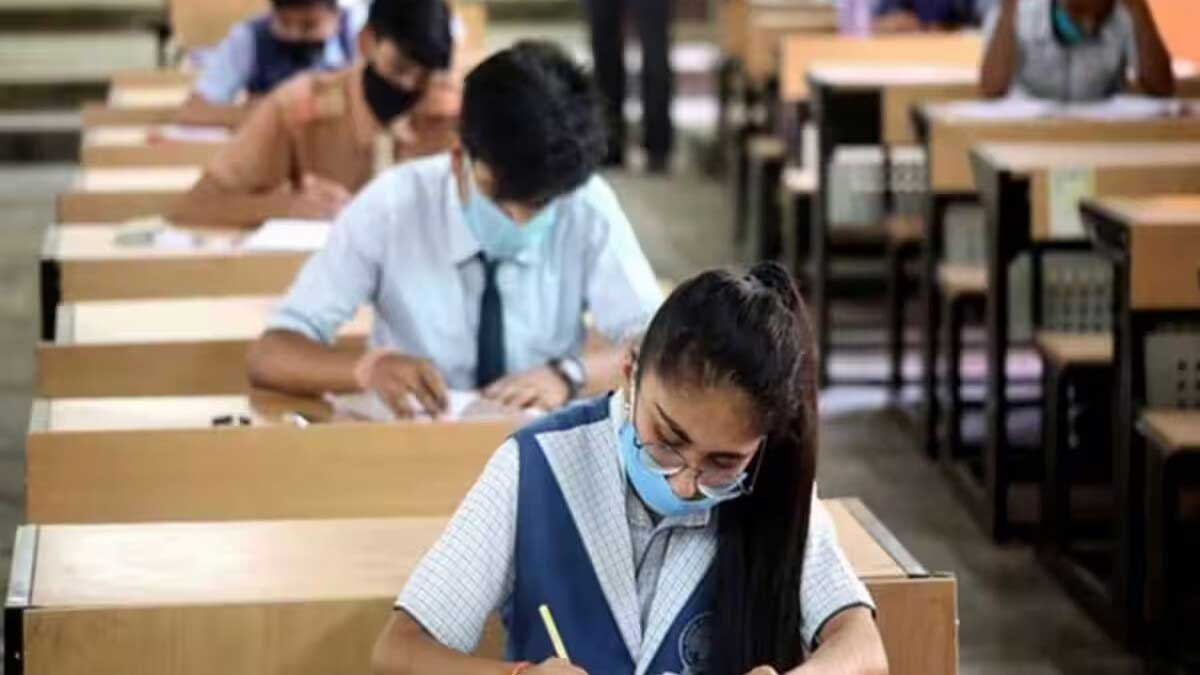 CBSE Boards 2025 CBSE directs schools to conduct practical exams by February 14