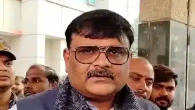 Ex MP Subrat Pathak met the injured in the train accident