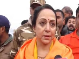 After reaching Maha Kumbh, BJP leader Hema Malini took a holy dip in the Sangam.