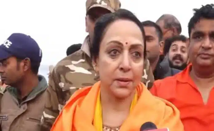 After reaching Maha Kumbh, BJP leader Hema Malini took a holy dip in the Sangam.