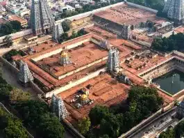 Meenakshi Amman Temple: Devotion, Architecture